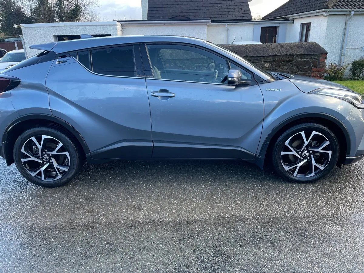 Toyota C-HR Hybrid Sport 2022 - Image 3