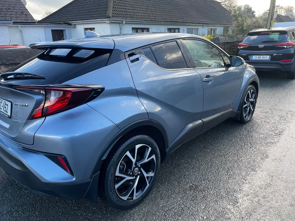 Toyota C-HR Hybrid Sport 2022 - Image 4