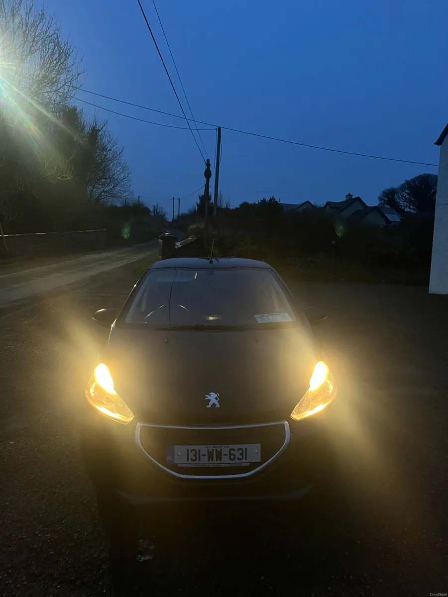 Peugeot 208 (1.2 petrol) - Image 1