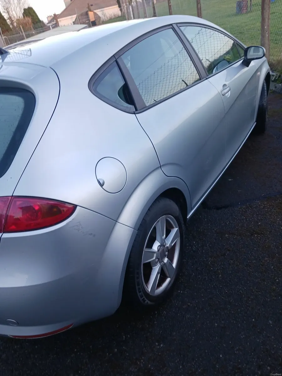 SEAT Leon 1.9 TDI EMOCION 5DR  2009 - Image 4