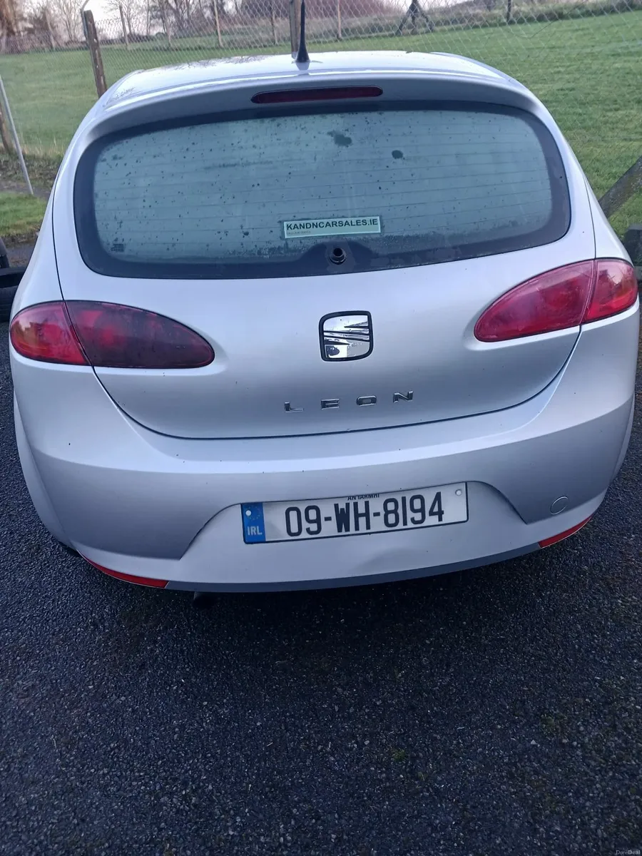 SEAT Leon 1.9 TDI EMOCION 5DR  2009 - Image 2