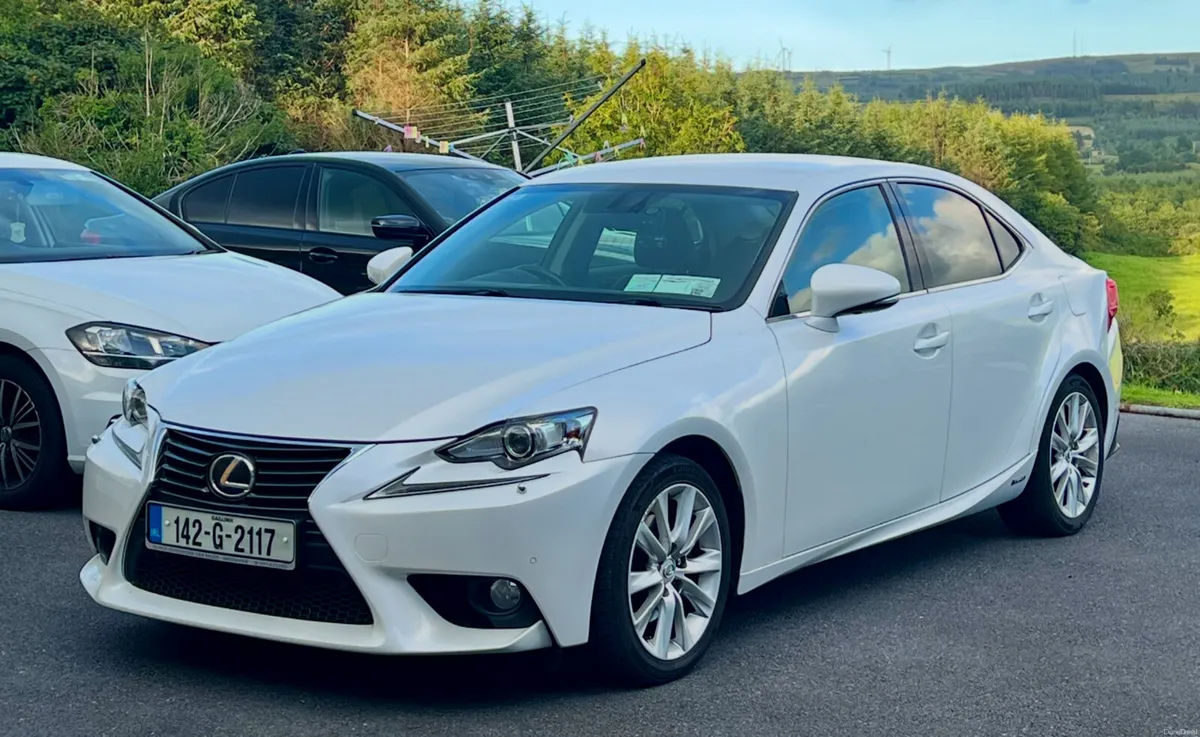 2014 Lexus IS300h - Image 4