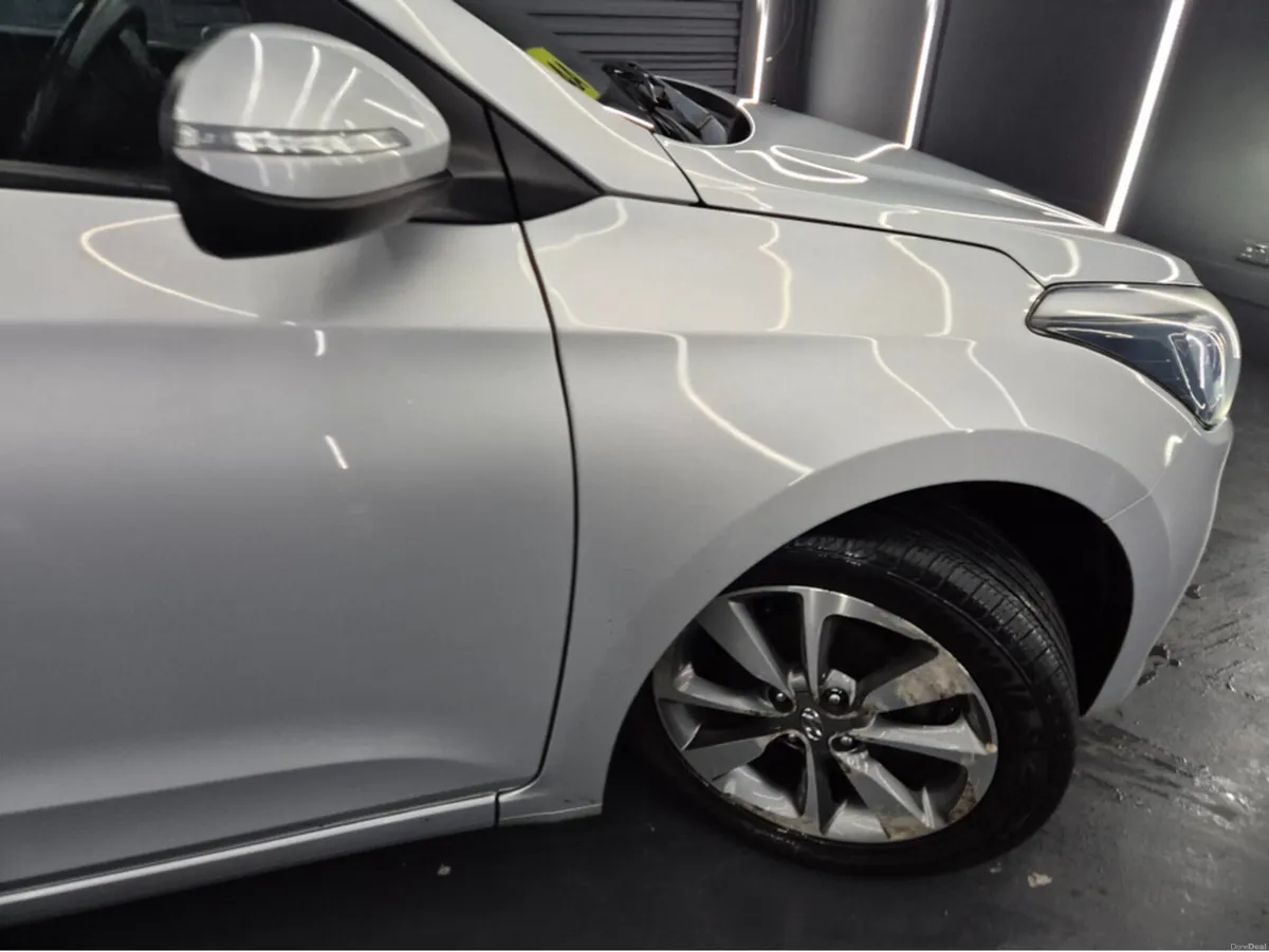 Hyundai i20 PETROL DELUXE 5DR - Image 2