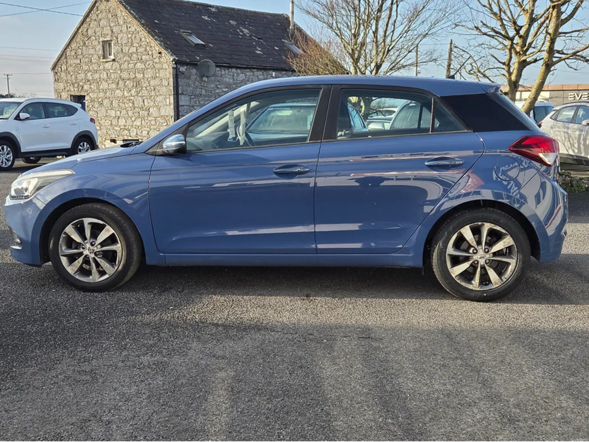 Hyundai i20 DELUXE 5DR - Image 3