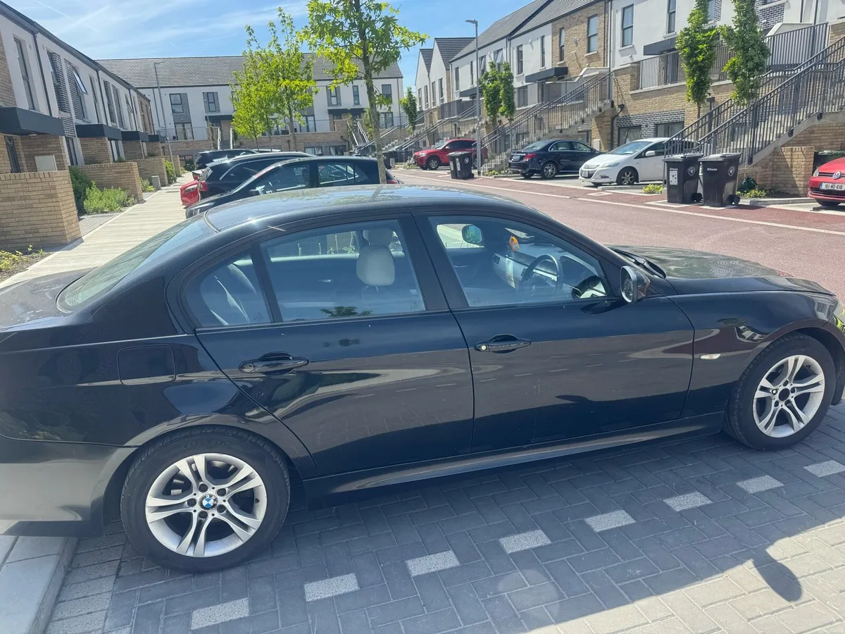 BMW , black ,2010- 318 , Diesel, NCT to 21 Feb - Image 2