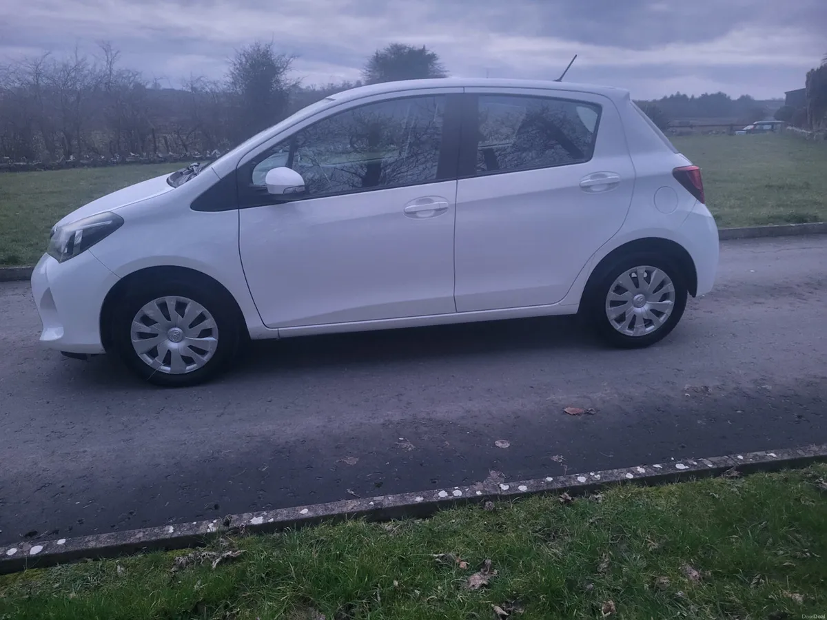 Toyota Yaris  AUTOMATIC  2014 - Image 4