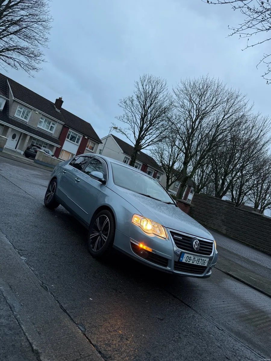Volkswagen Passat - Image 1