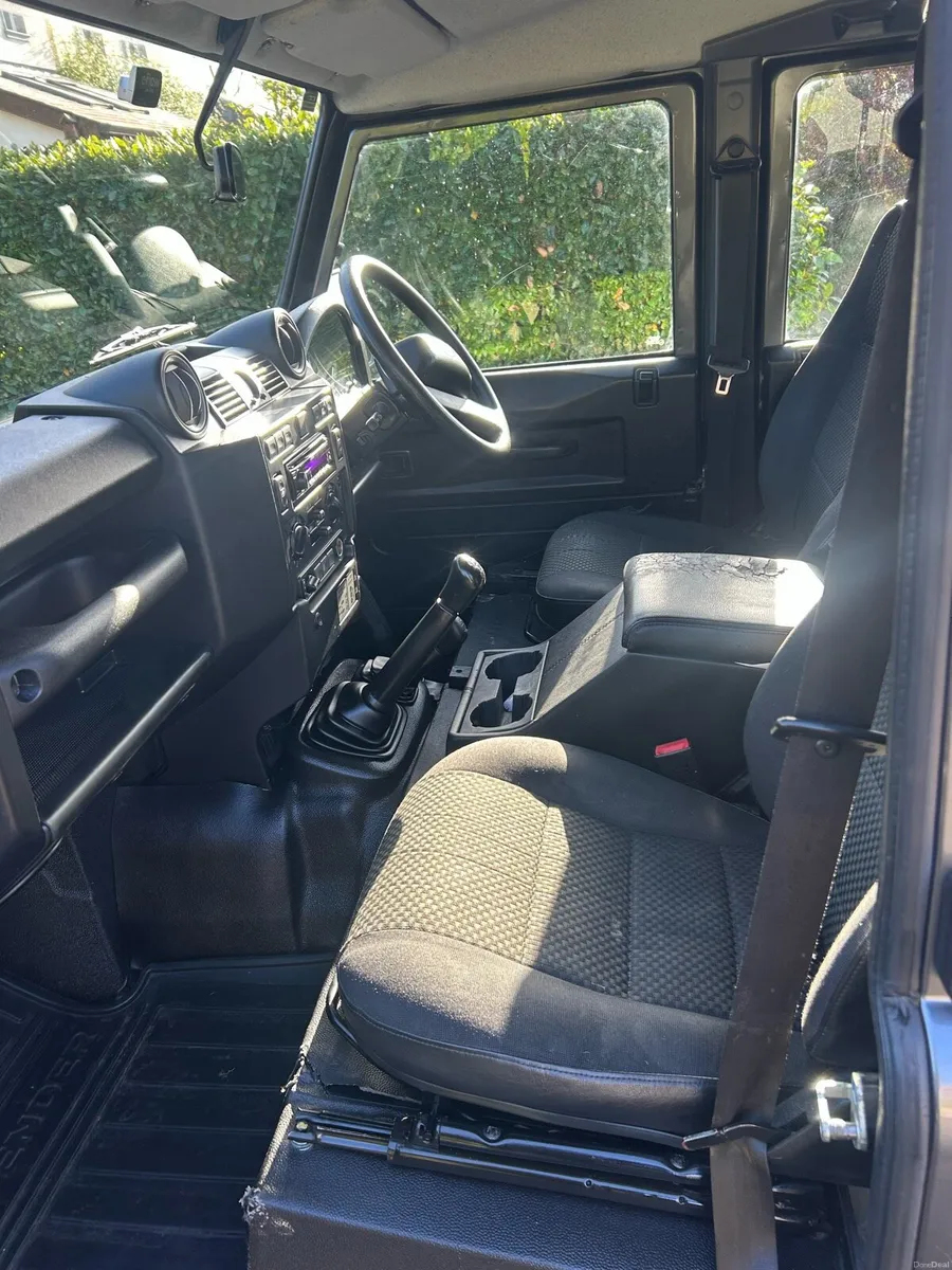 Landrover Defender 110 5dr 2.2 diesel TDi - Image 4