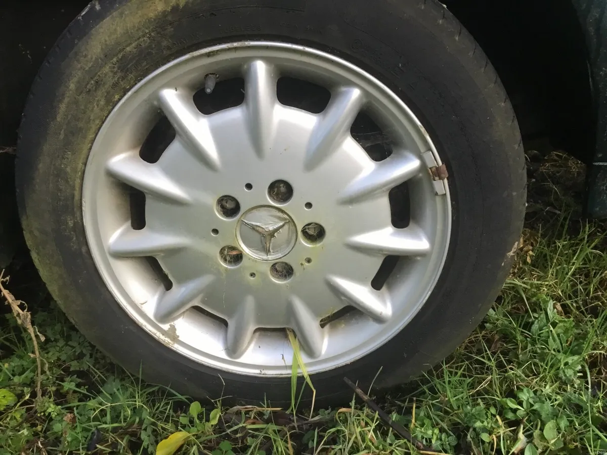 Mercedes-Benz E-Class 2000 - Image 2