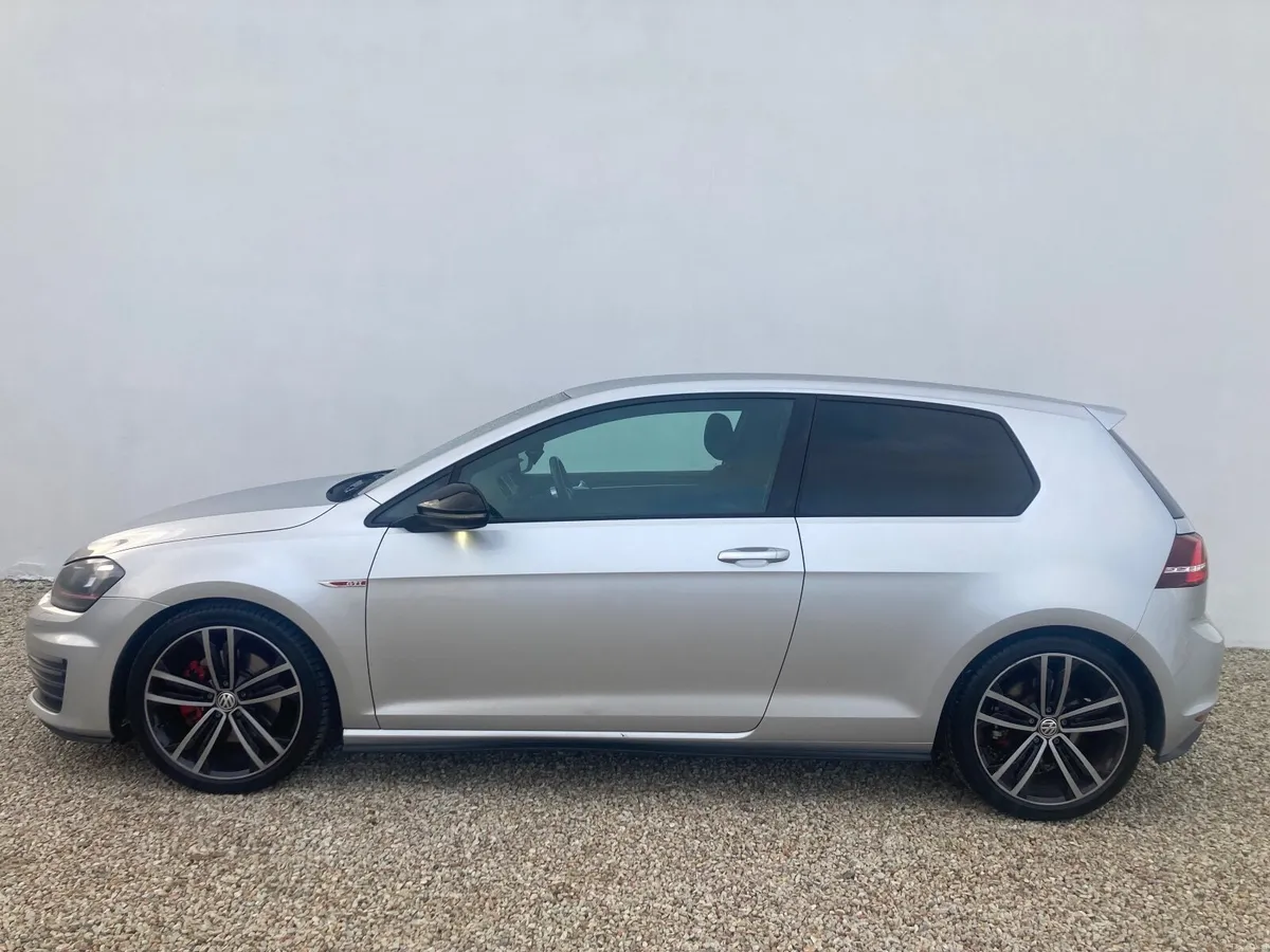 Volkswagen Golf 2014 - Image 2