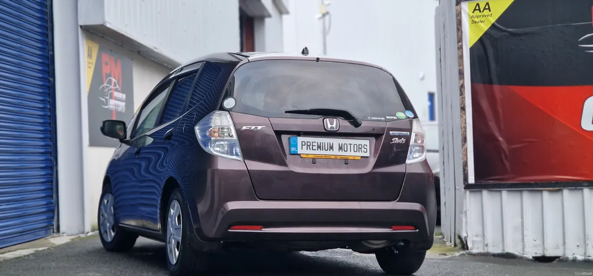 Honda Fit Hybrid Automatic - Image 3