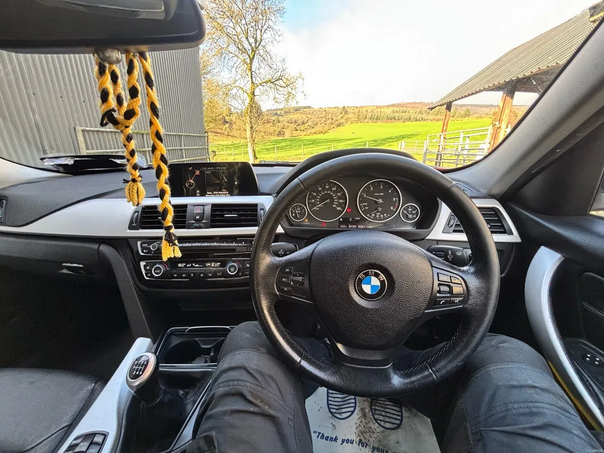 BMW 320D sport - Image 2