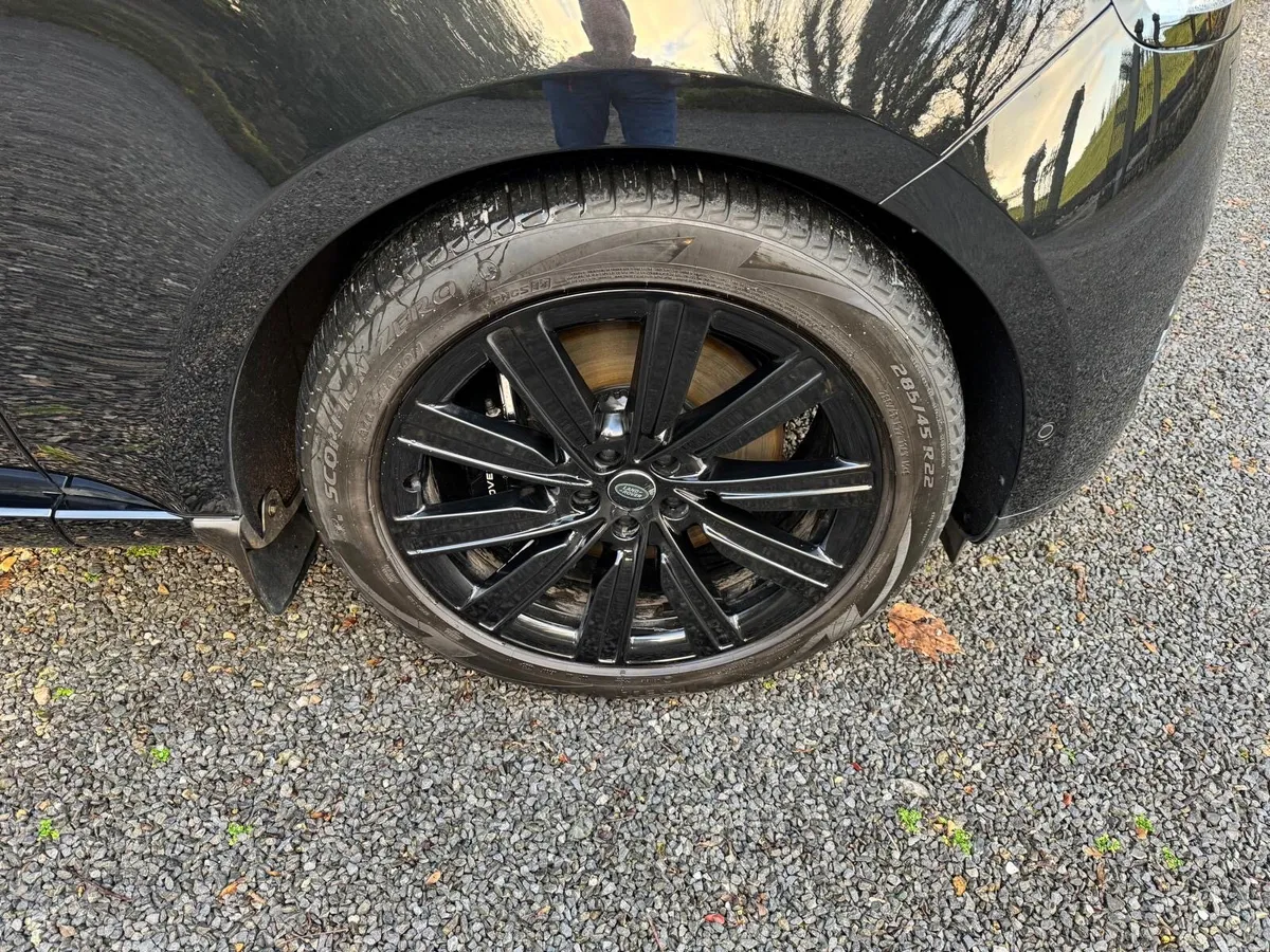 Range Rover P460e -plug in petrol hybrid - Image 4