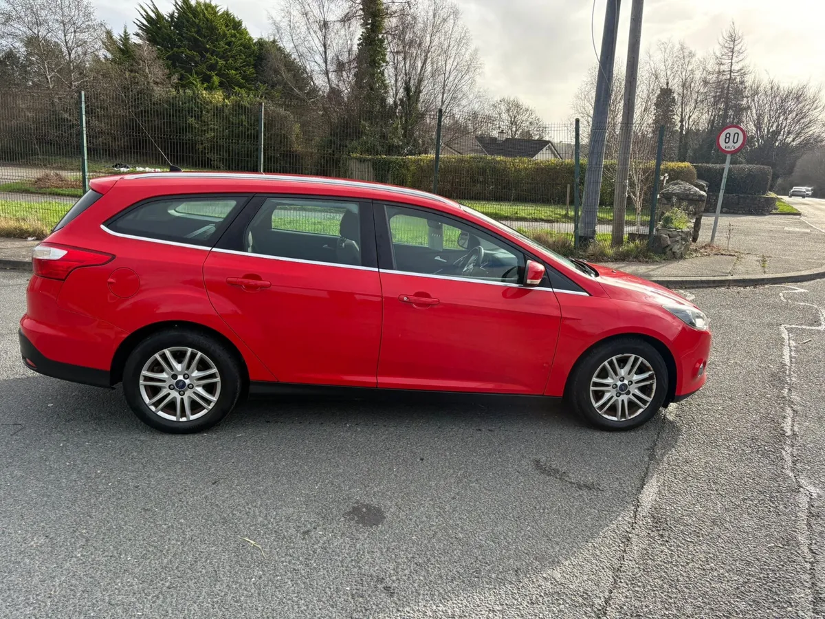 Ford Focus 2013 - Image 2