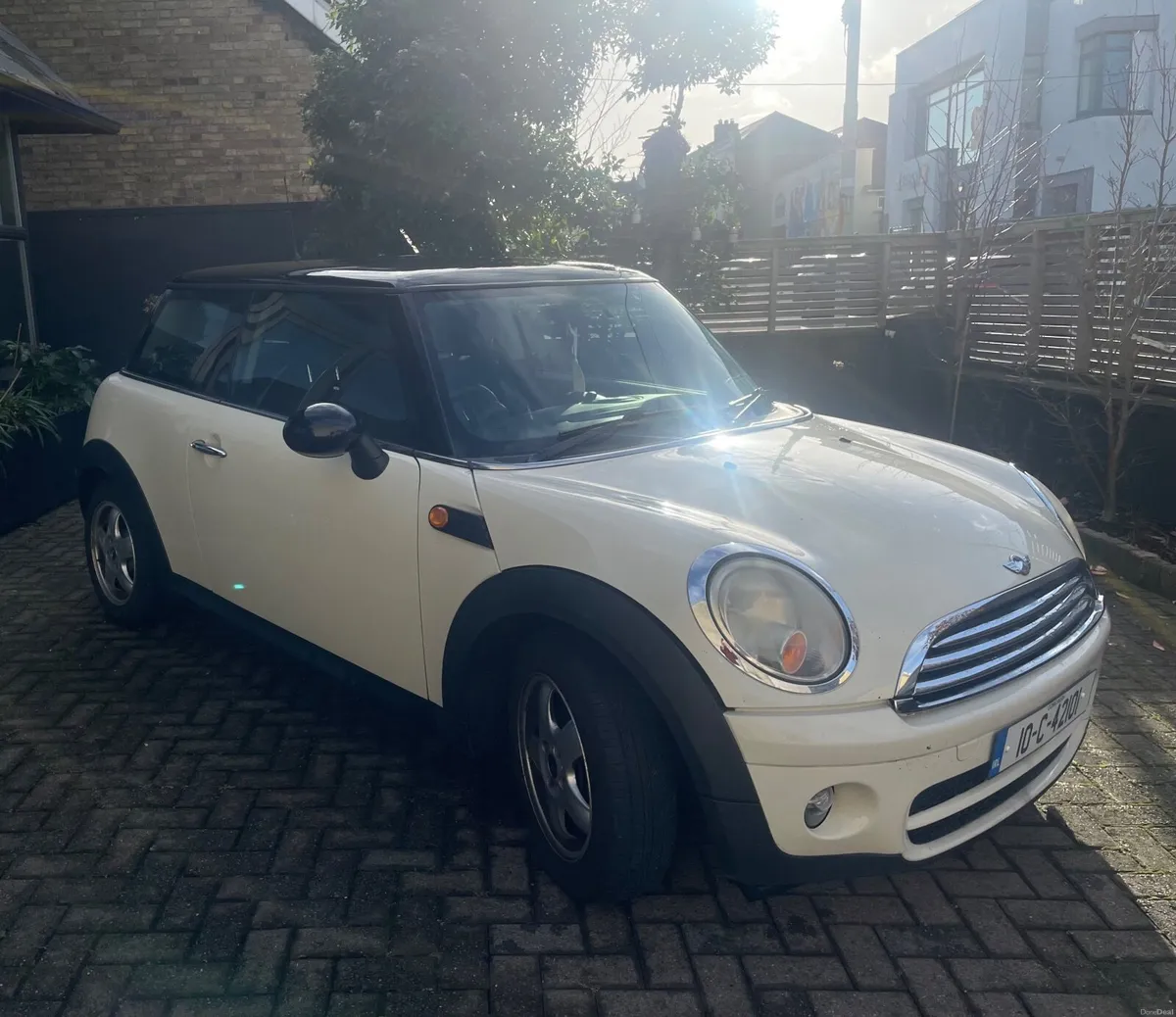 Mini Cooper 2010 - Image 1