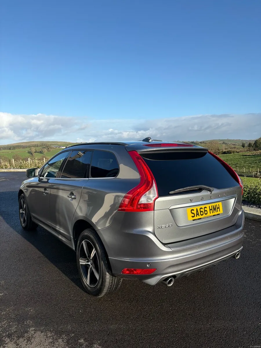 2016 Volvo XC60 R-Design - Image 4