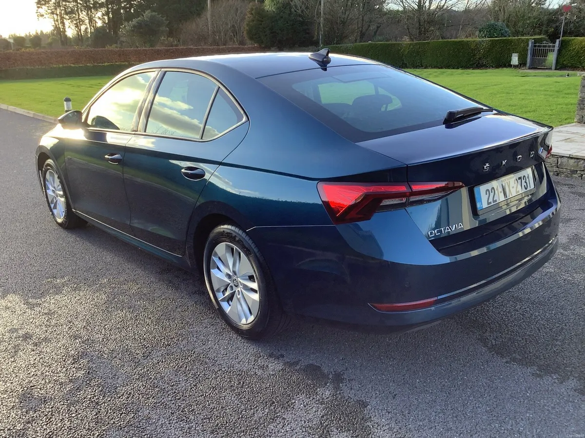 Skoda Octavia 1.5 Tsi manual - Image 3