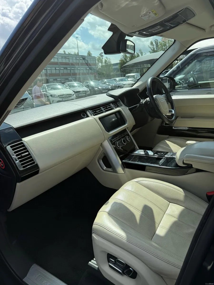 Range Rover TDV8 Vogue SE - Image 2