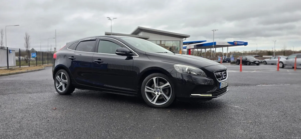 Volvo V40 2013 - Image 1