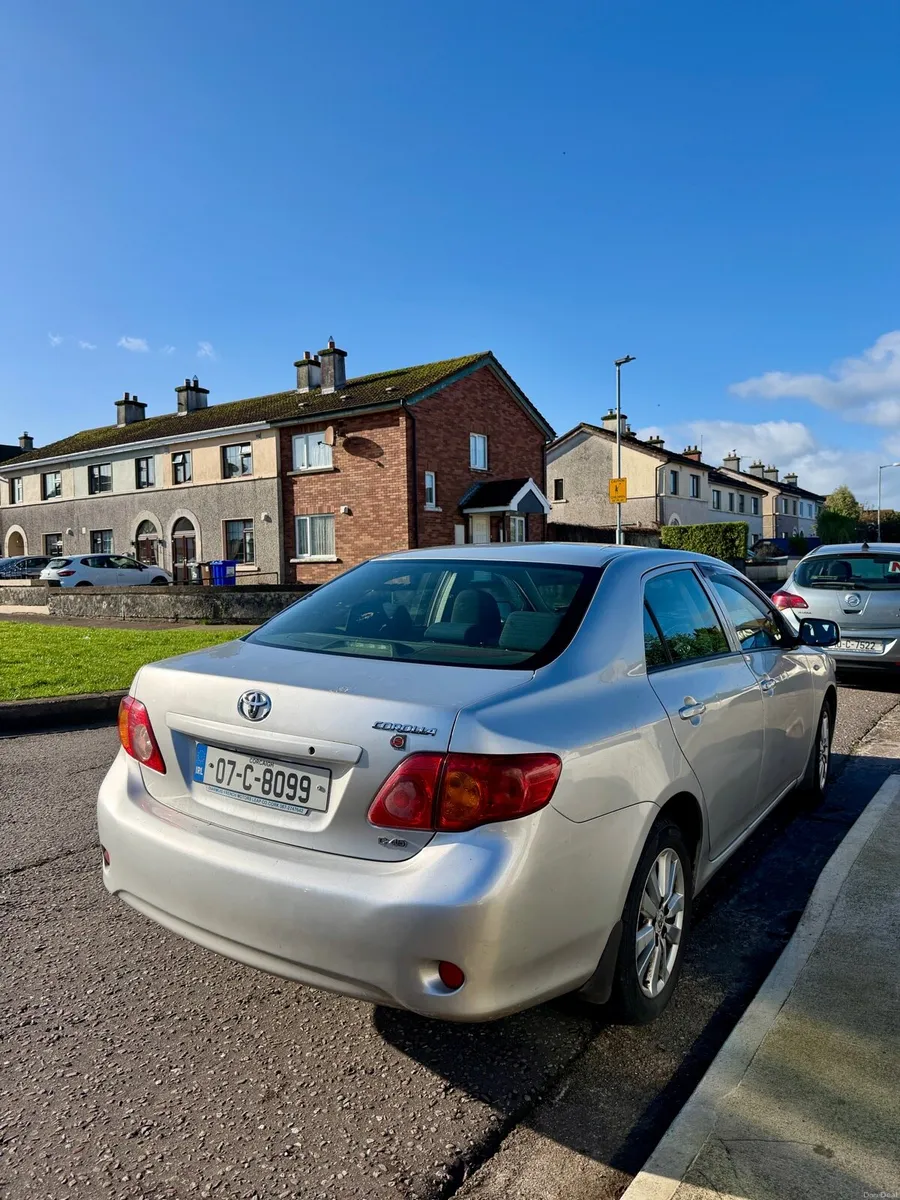 Toyota corrolla - Image 2