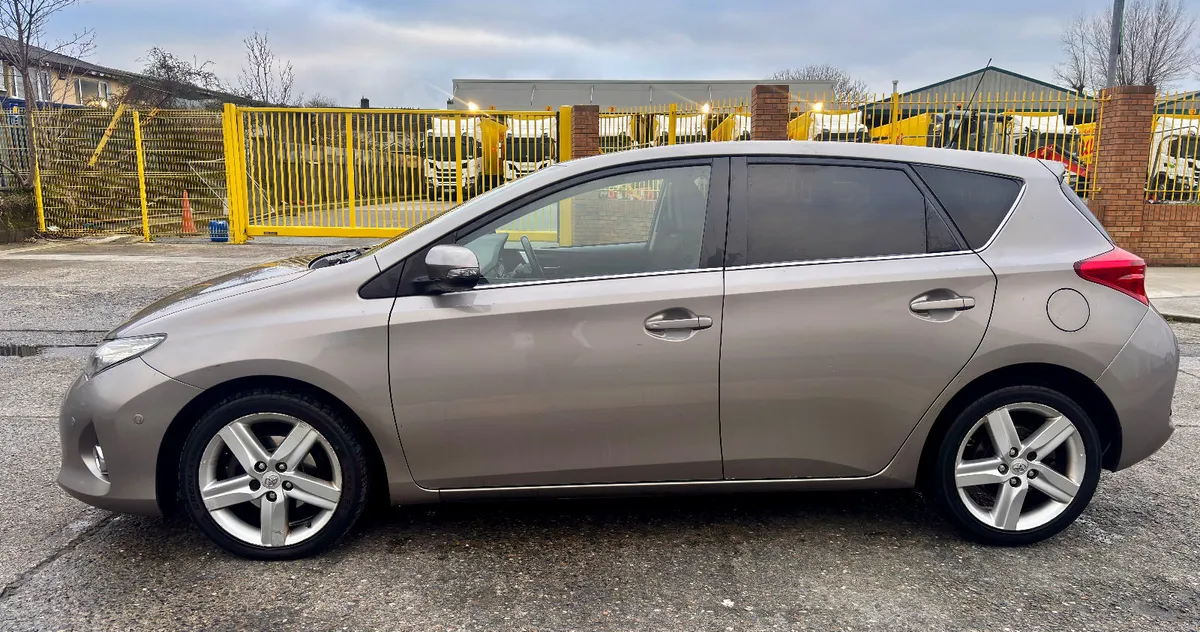 2015 Toyota Auris *HEATED SEATS *NCT 07/2026* - Image 4