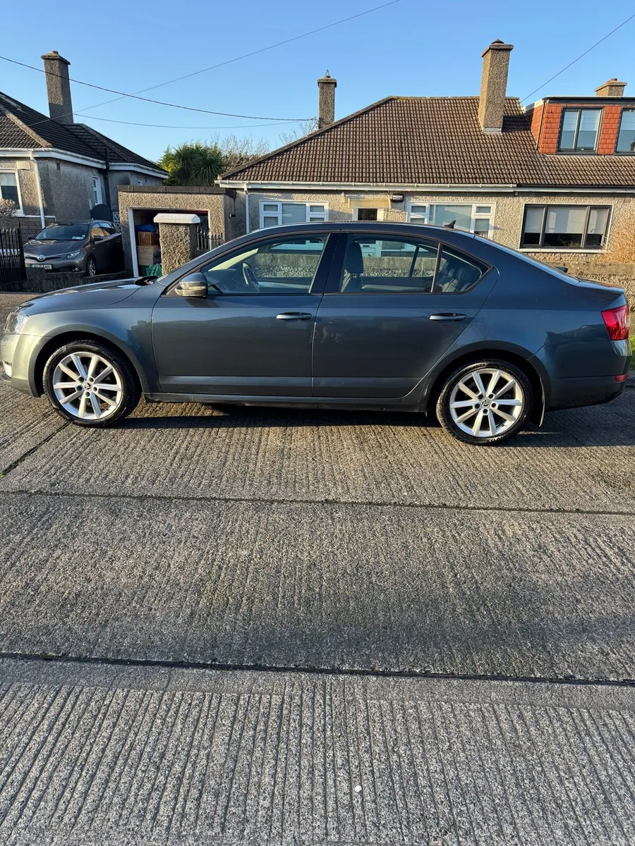 Skoda Octavia 1.6 TDI Automatic - Image 2