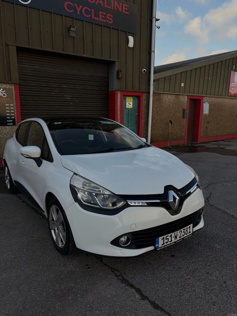 White Renault clio - Image 4