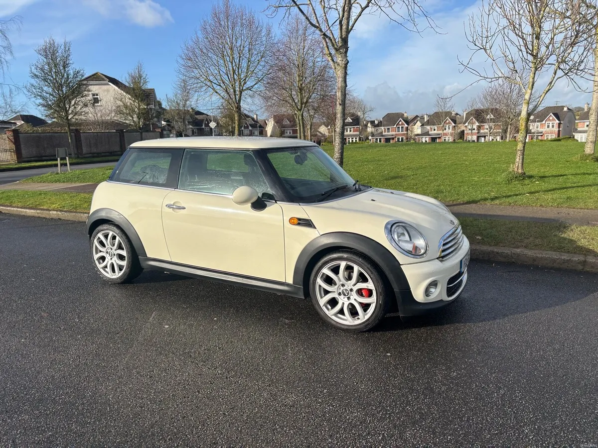 Mini Cooper 2011 - Image 1