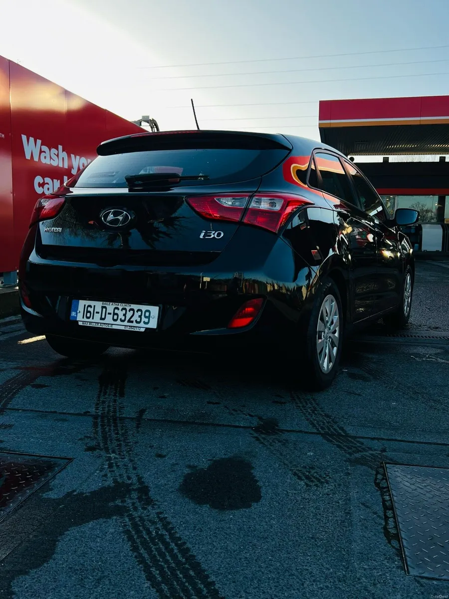 HYUNDAI i30 DELUXE 1.4 PETROL - Image 2