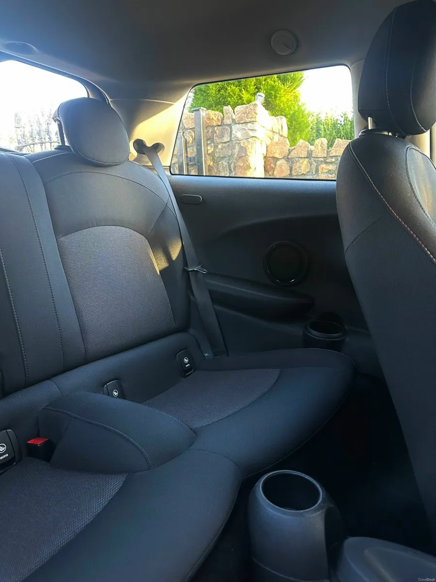 Mini Cooper 2017 - Image 2