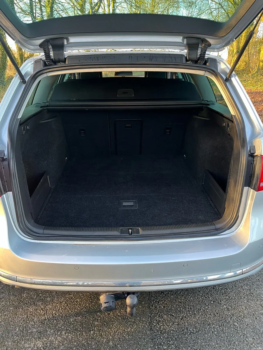VOLKSWAGEN PASSAT ESTATE HIGHLINE - Image 4