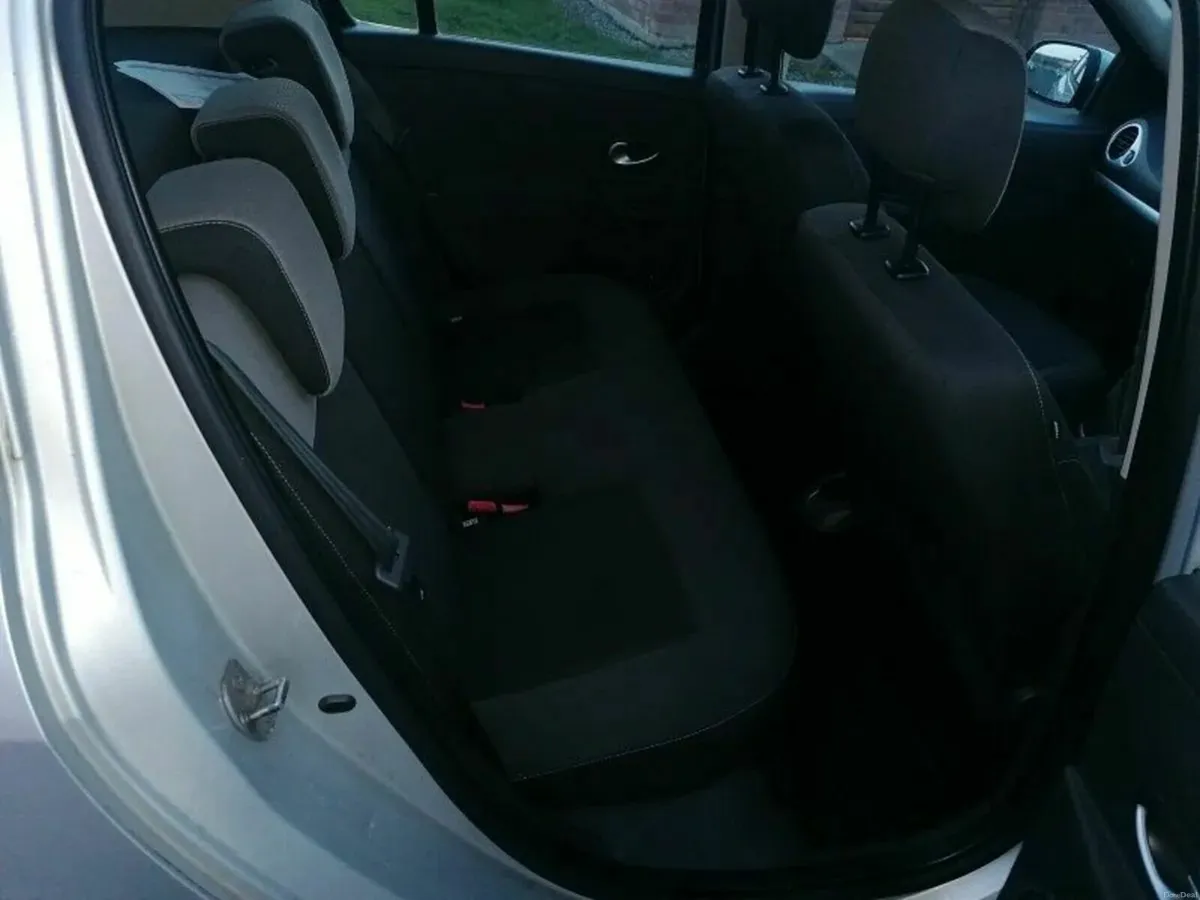 Renault Clio 2010 - Image 2