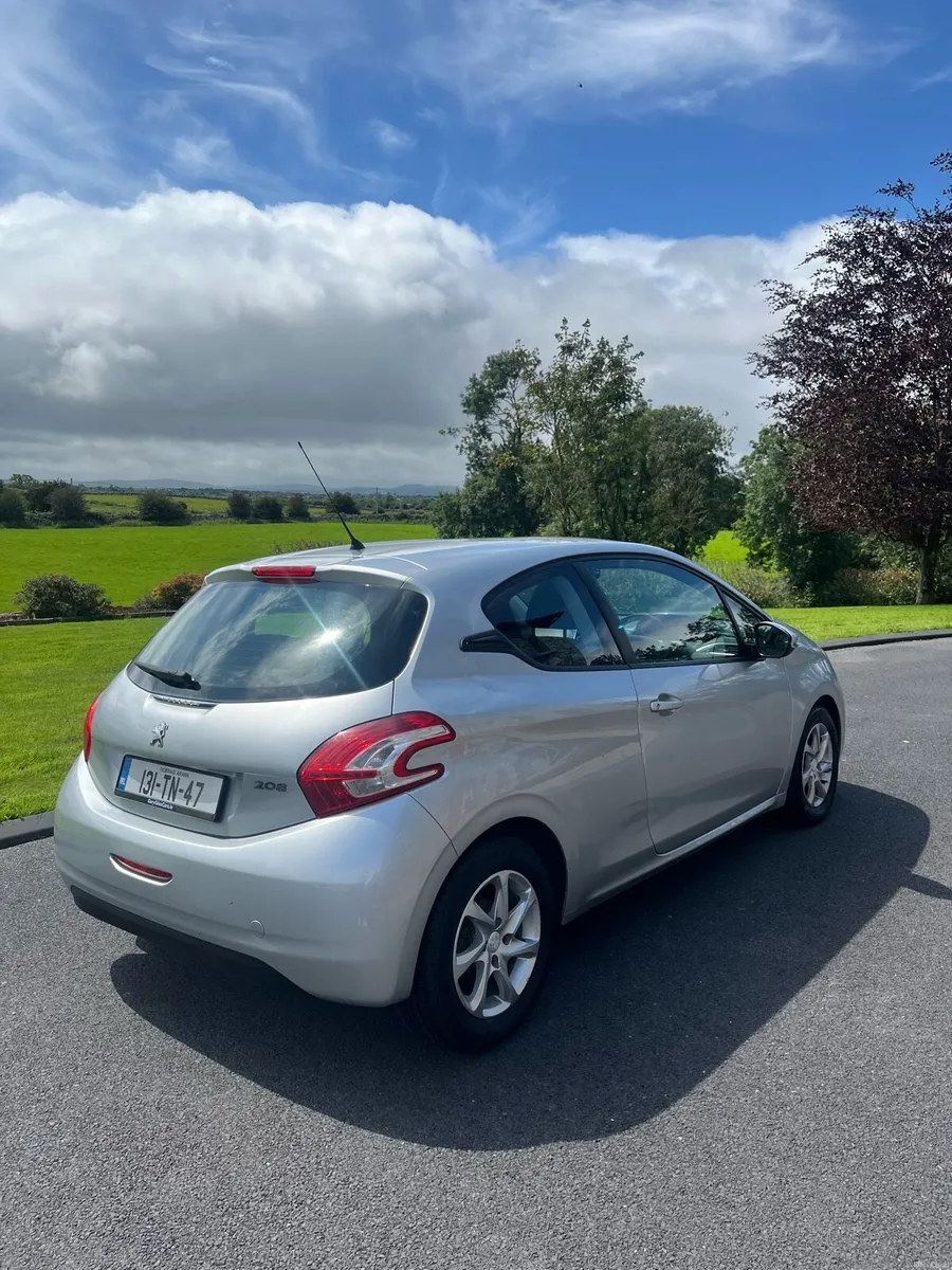 PEUGEOT 208 2013 - Image 2
