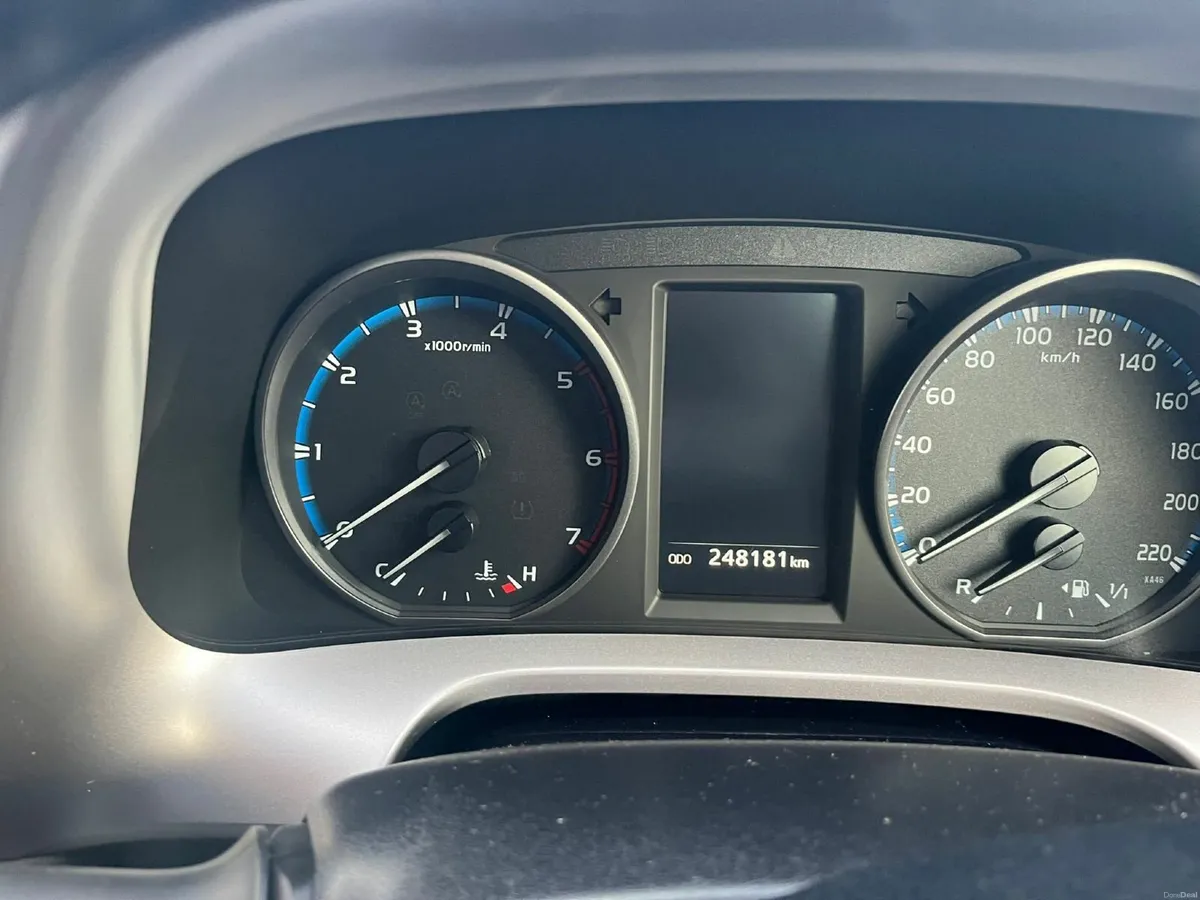 Toyota RAV4 2017 - Image 2