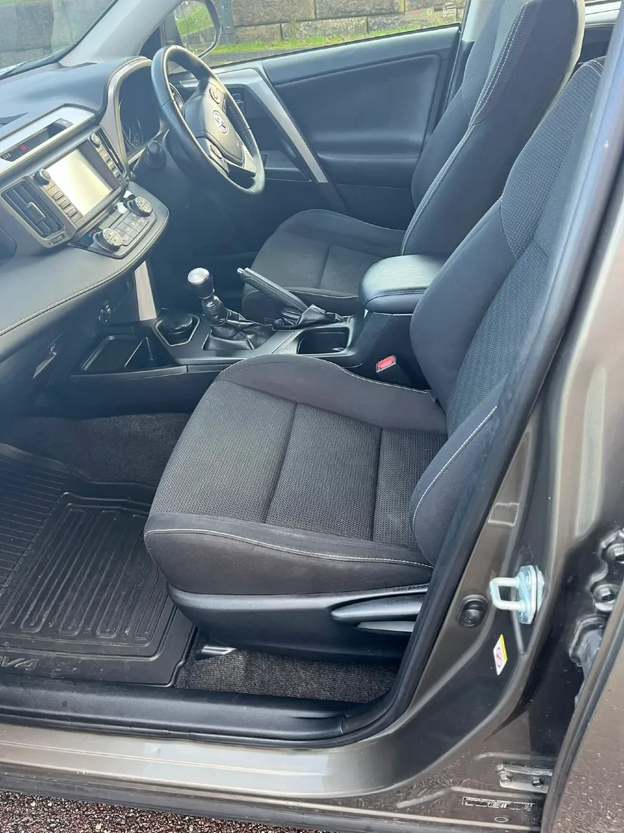 Toyota RAV4 2017 - Image 3