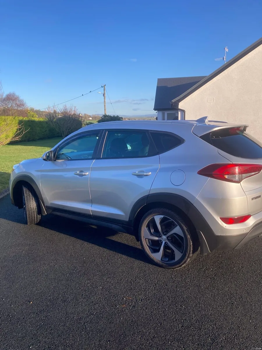 Hyundai Tucson Executive Diesel 1.7 Manual Leather - Image 2