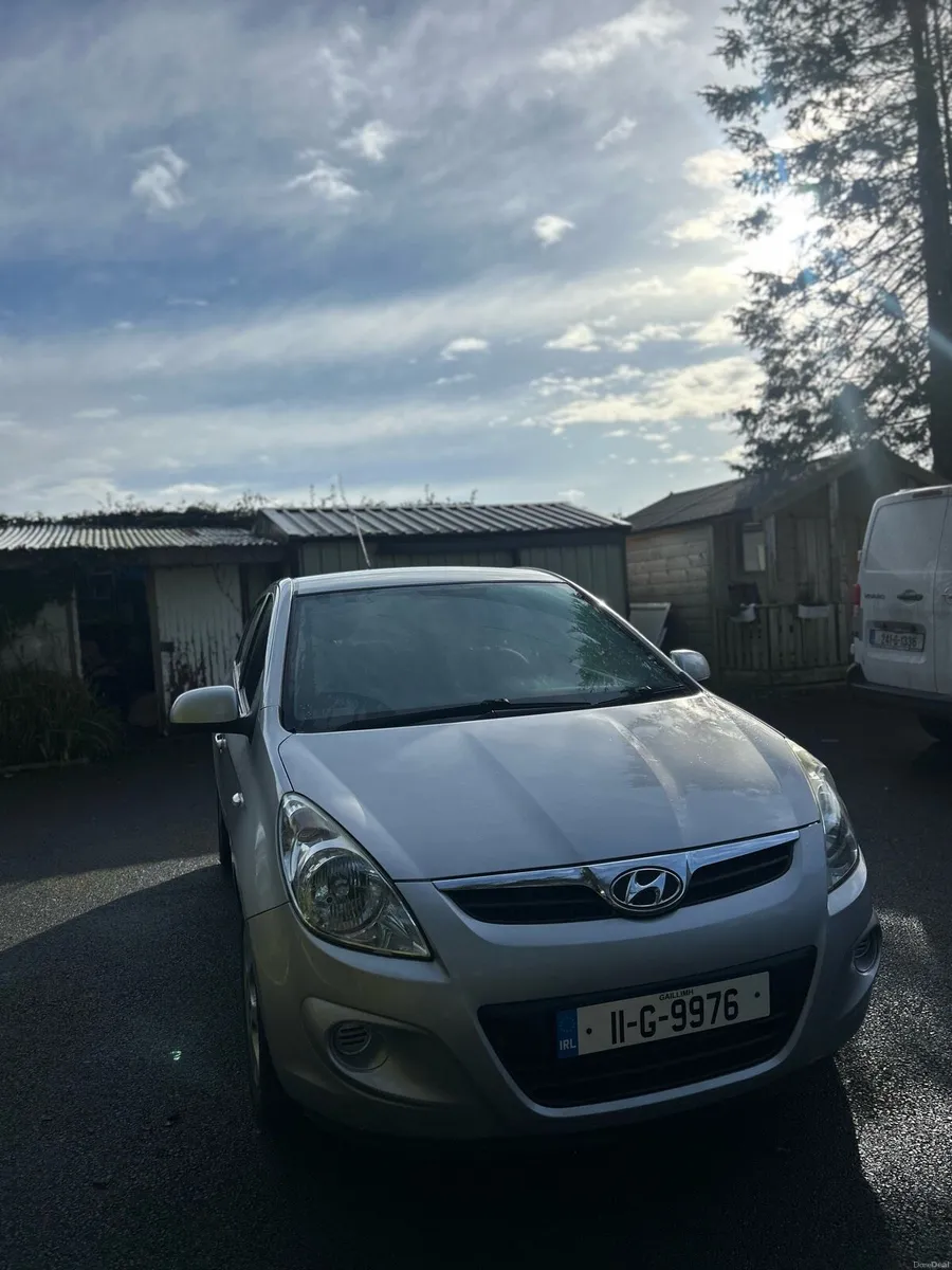 Hyundia i20 - Silver - Image 4