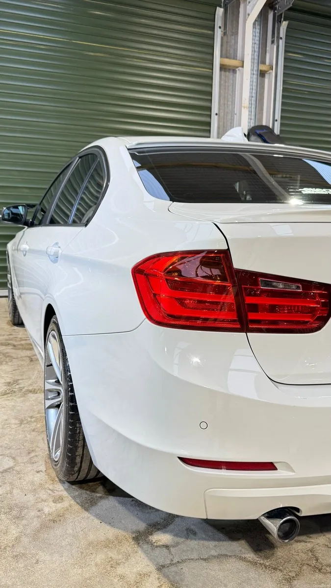BMW 320D 2012 - Image 2