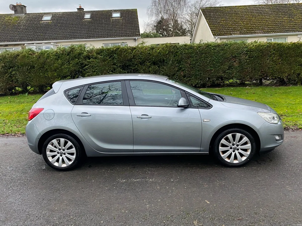 Opel Astra LOW KMS NEW NCT - Image 2