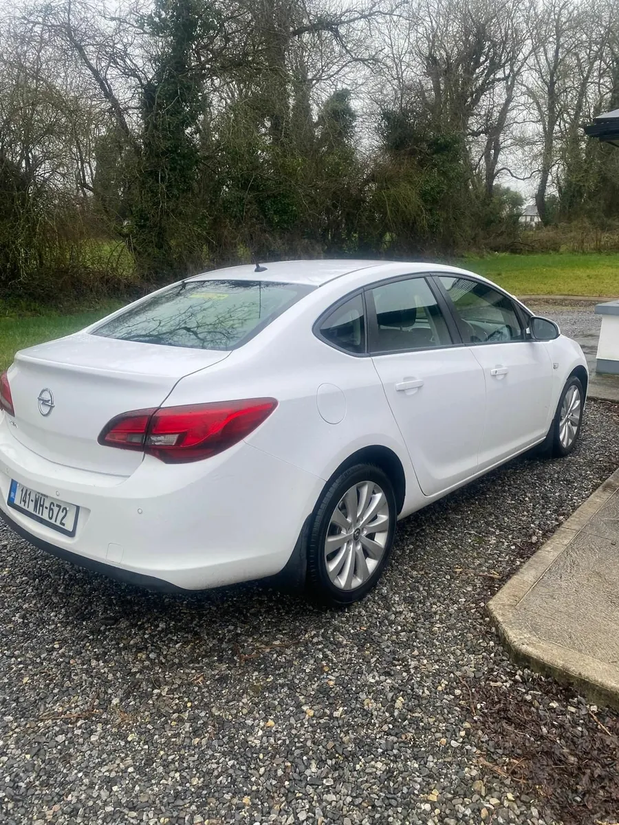 Opel Astra 2014 - Image 1
