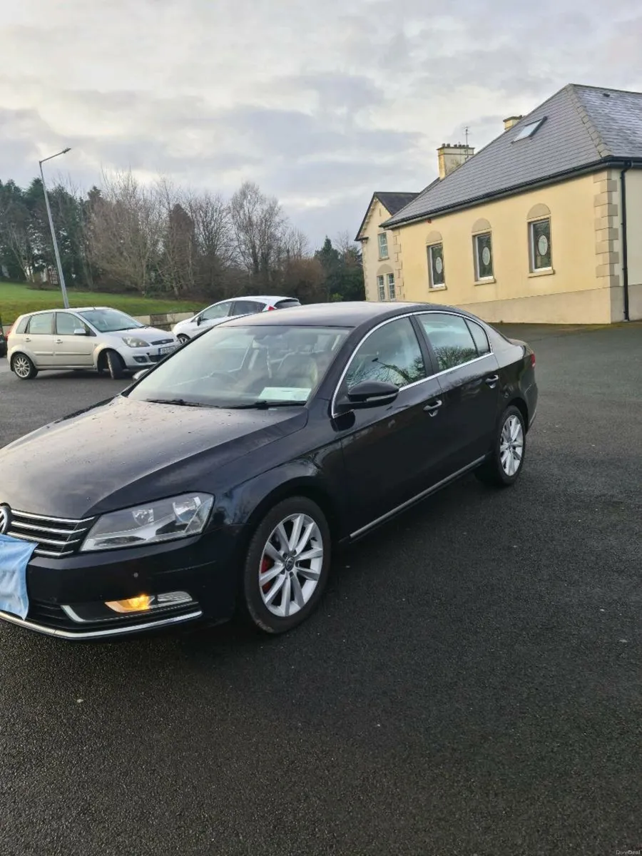 2014 Volkswagen Passat - Image 2