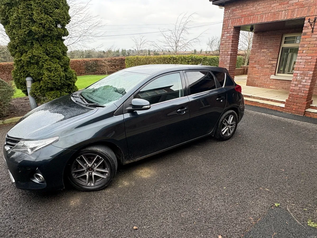 Toyota Auris 2014 - Image 1
