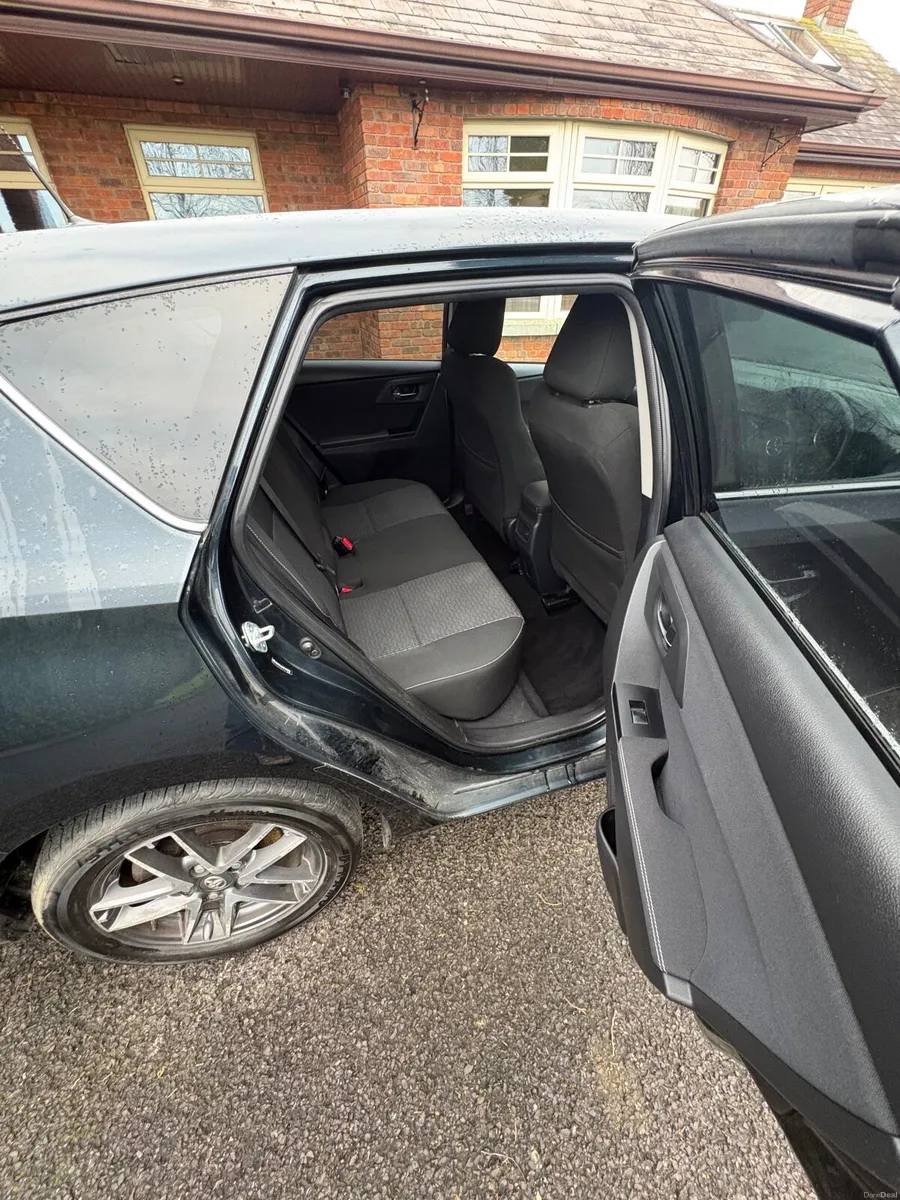 Toyota Auris 2014 - Image 3