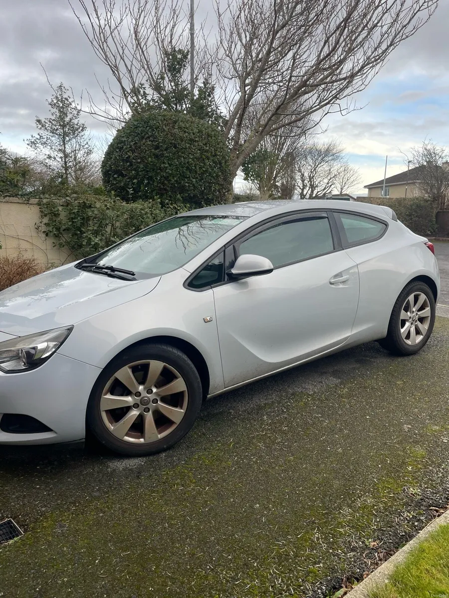 Opel Astra GTC 2012 - Image 1