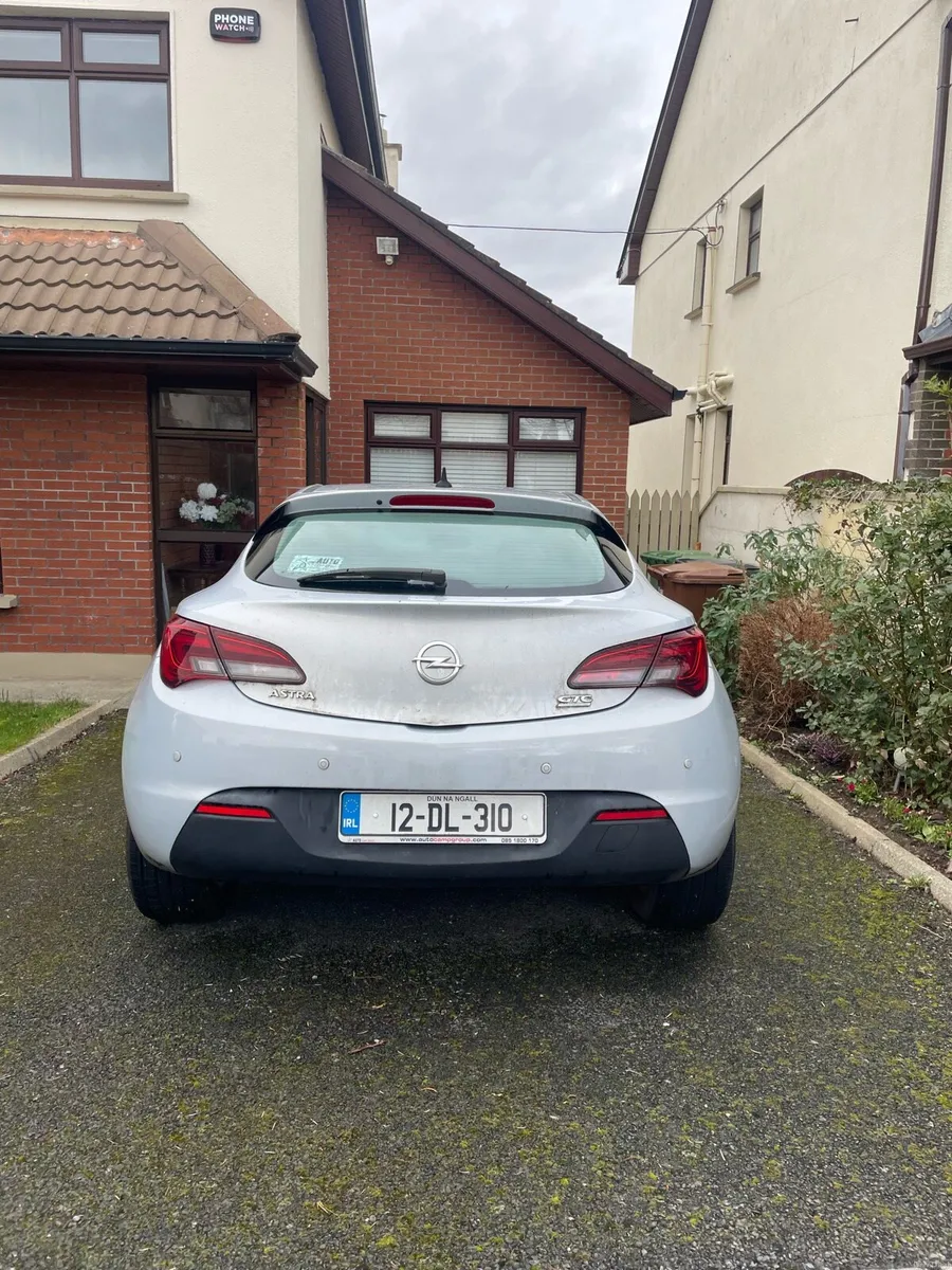 Opel Astra GTC 2012 - Image 4