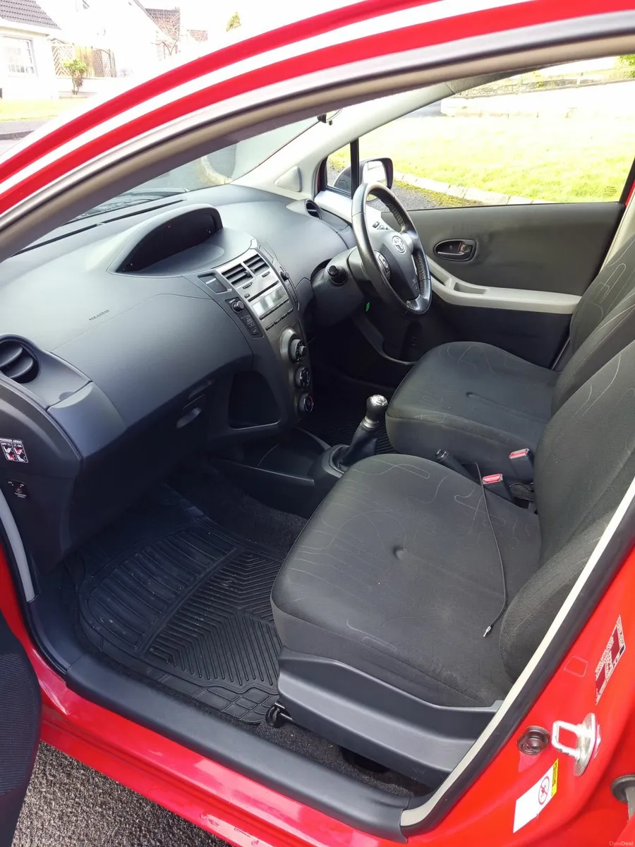 Toyota Yaris 2009 - Image 4