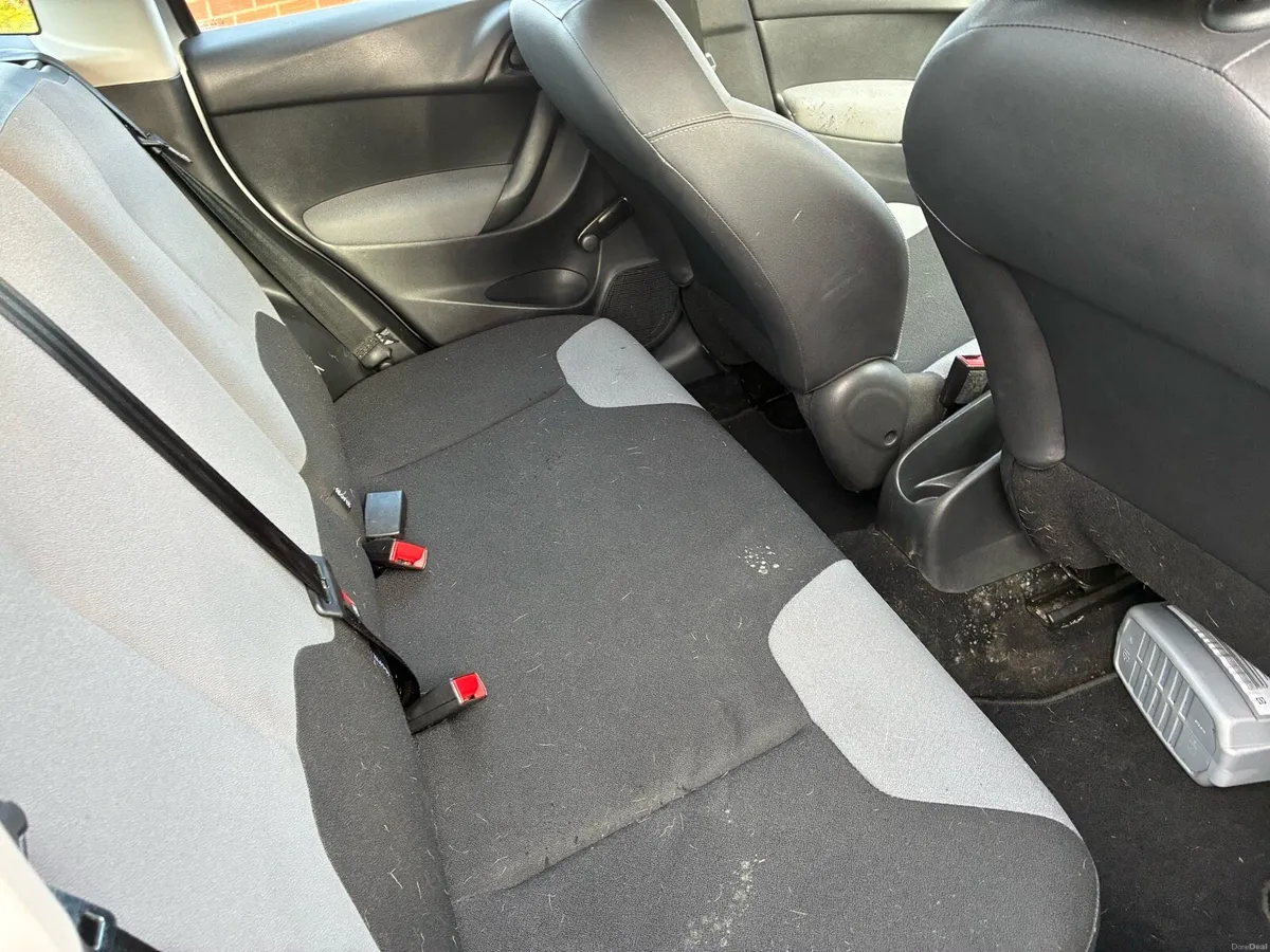 Car - Image 3