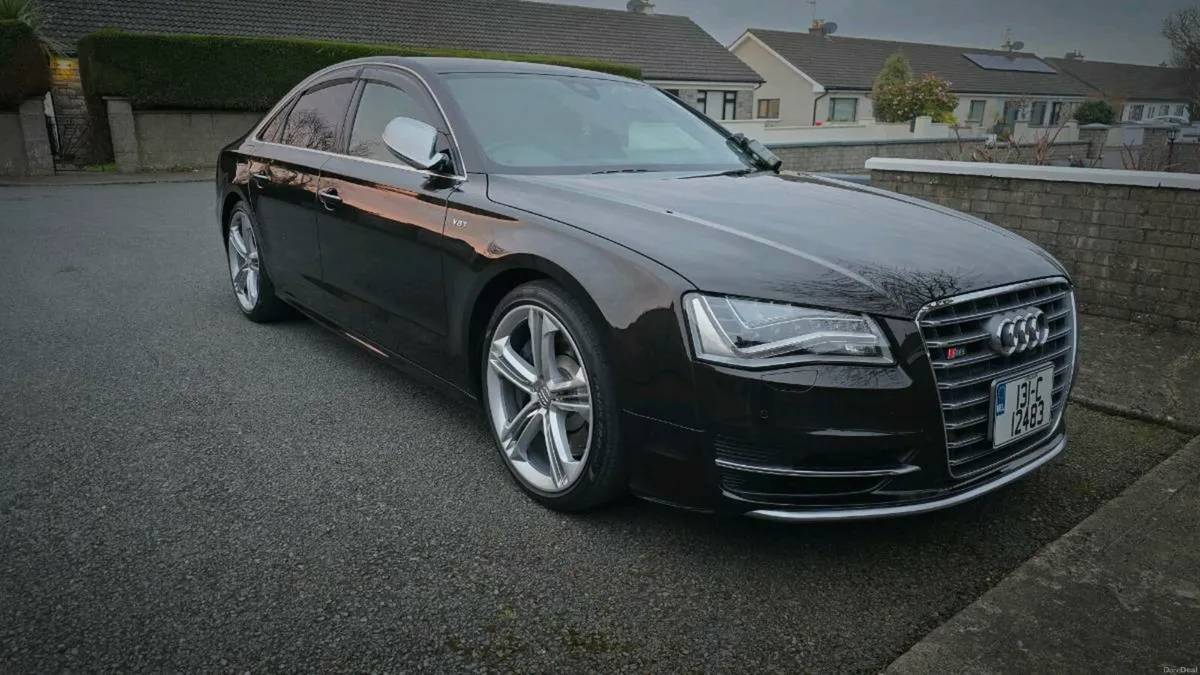 Audi S8 - Image 4