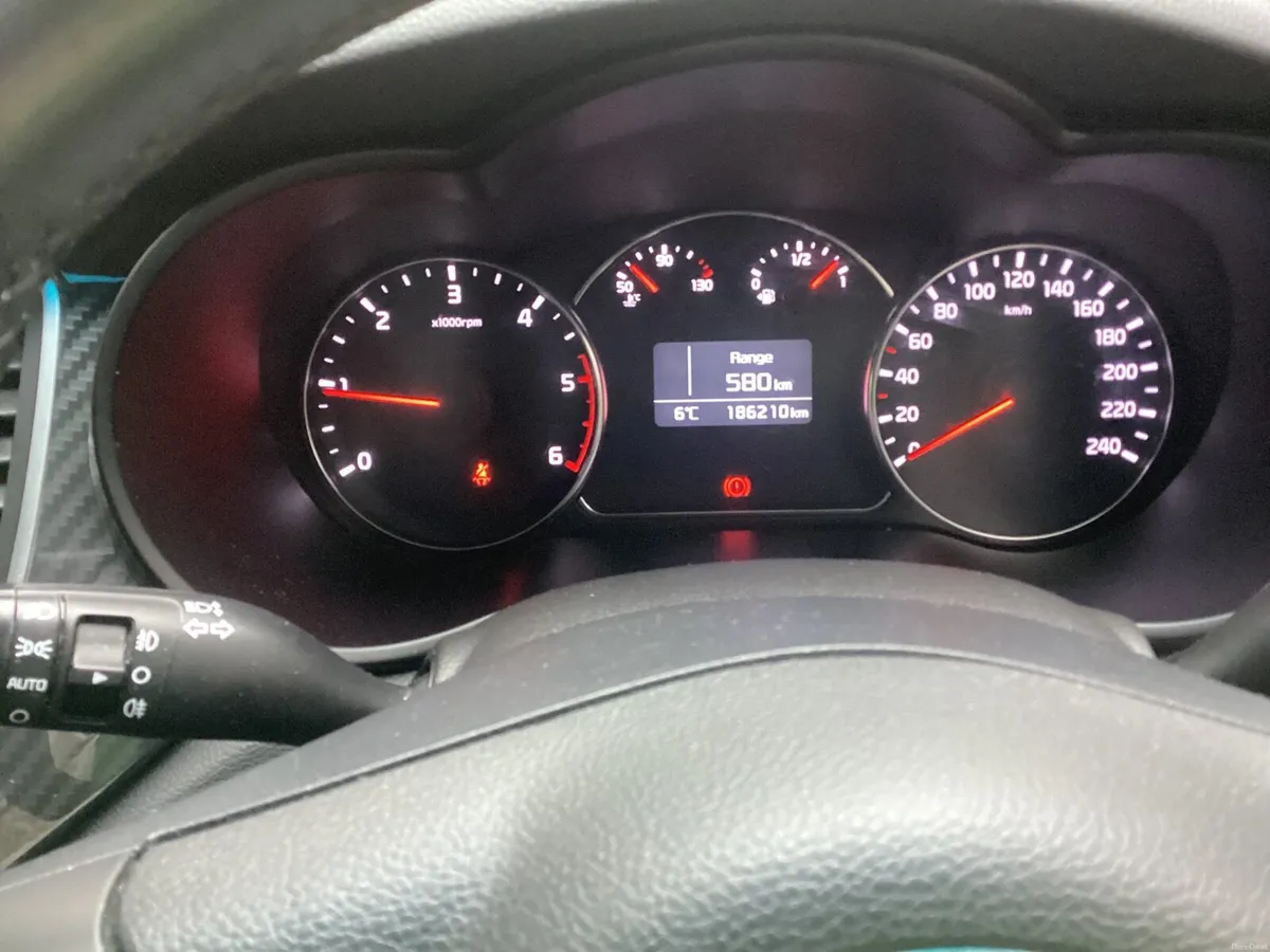 Kia Carens 2018 - Image 2