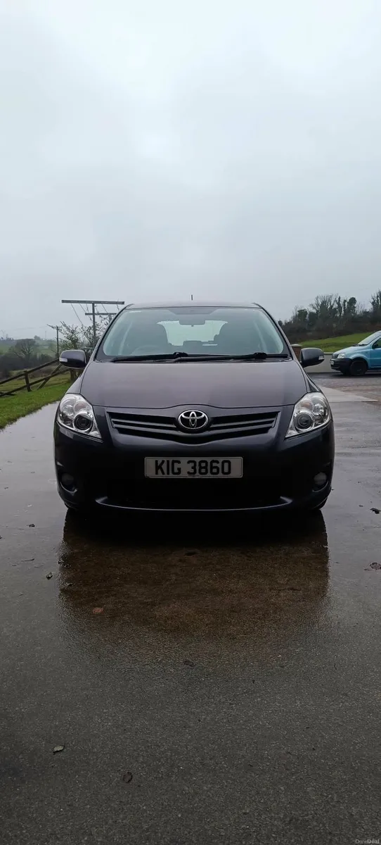 Toyota Auris 2011 - Image 2